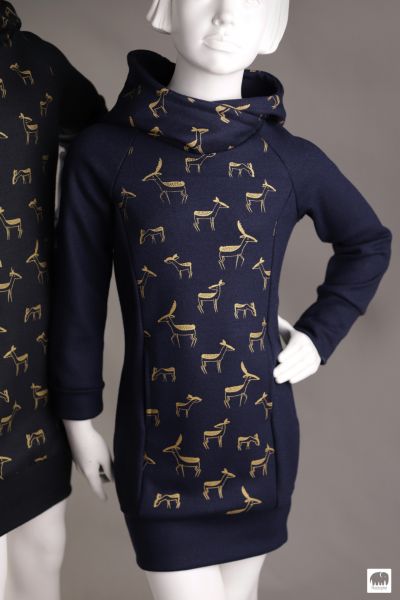 Bio Merinowolle Hoodiekleid schwarz und schwarzblau mit goldenen Rehen an Front und Außenkapuze